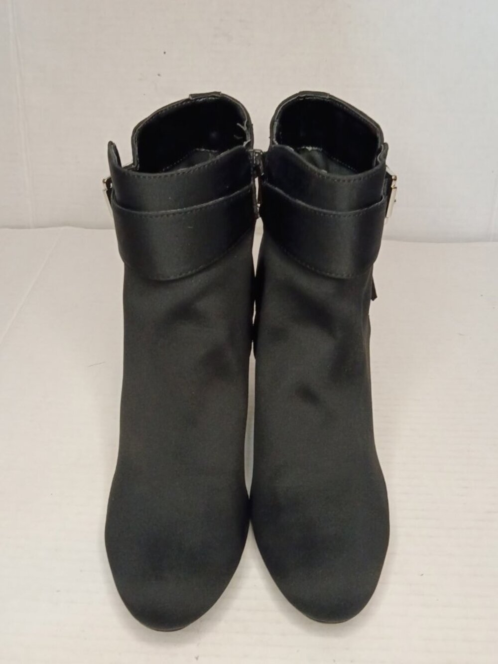 Unisa Unrowen Black Ankle Booties Block Heel Boots Women's Size 9.5M